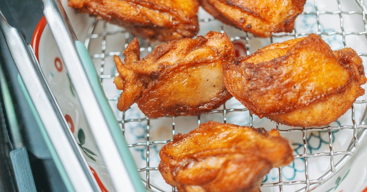 Crispy Air Fryer Chicken Thighs in 25 Minutes with Perfect Juicy Centers