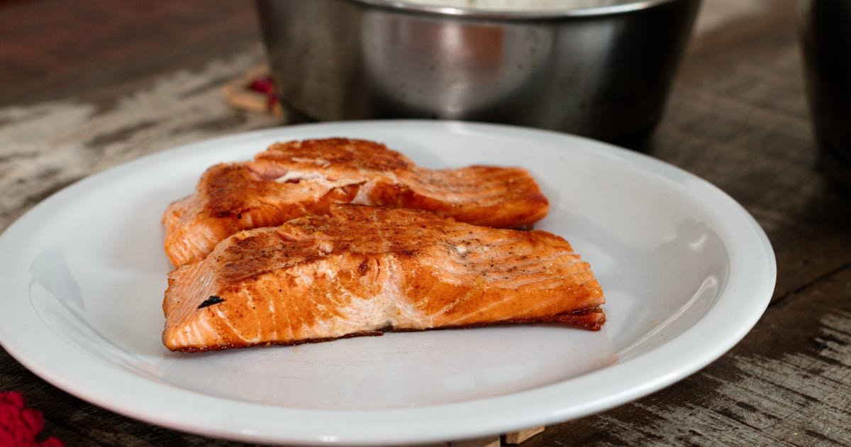 Garlic Butter Salmon with Asparagus: A Restaurant-Worthy Dinner in 20 Minutes