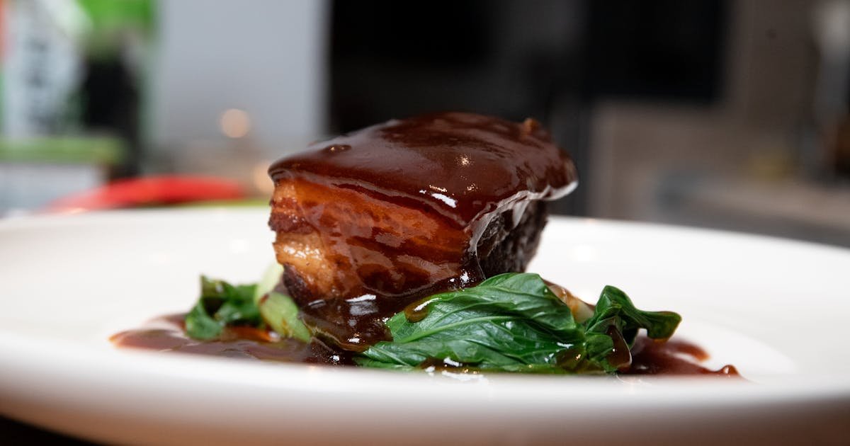 Texas-Style Red Wine Braised Short Ribs with Creamy Mashed Potatoes