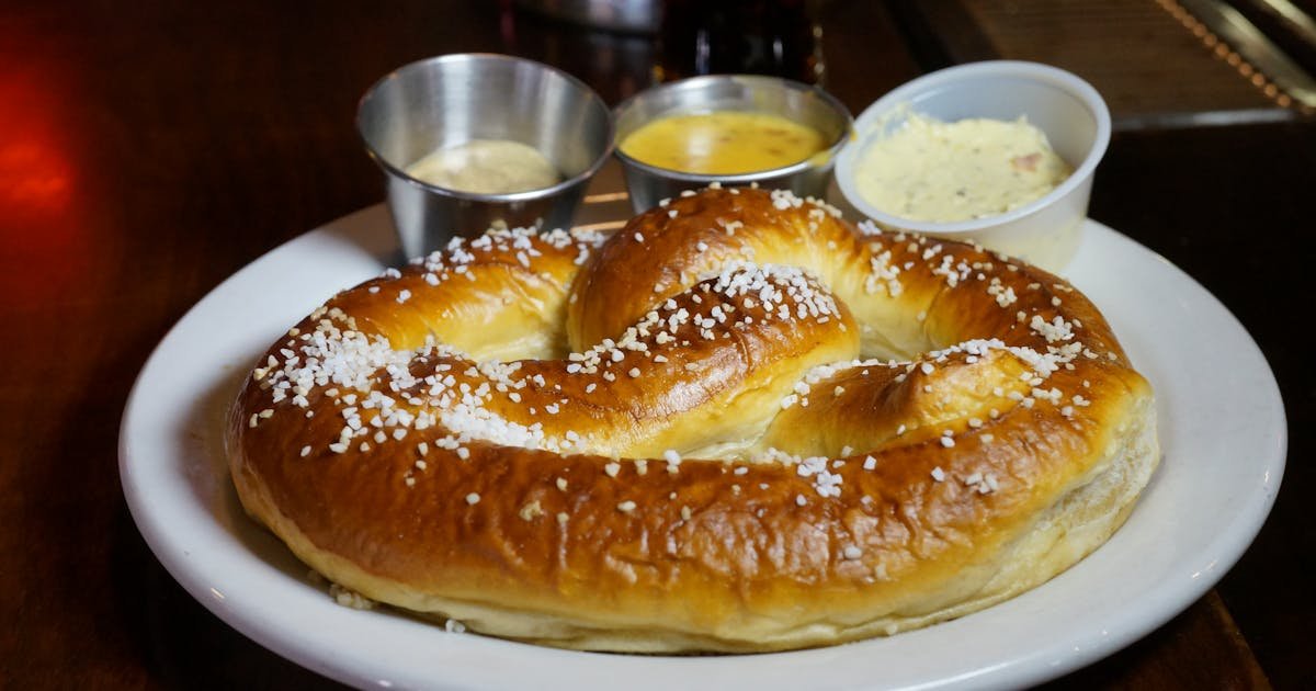 Crispy Homemade Soft Pretzels with Velvety Cheese Dip: A Texas Chef’s Guide