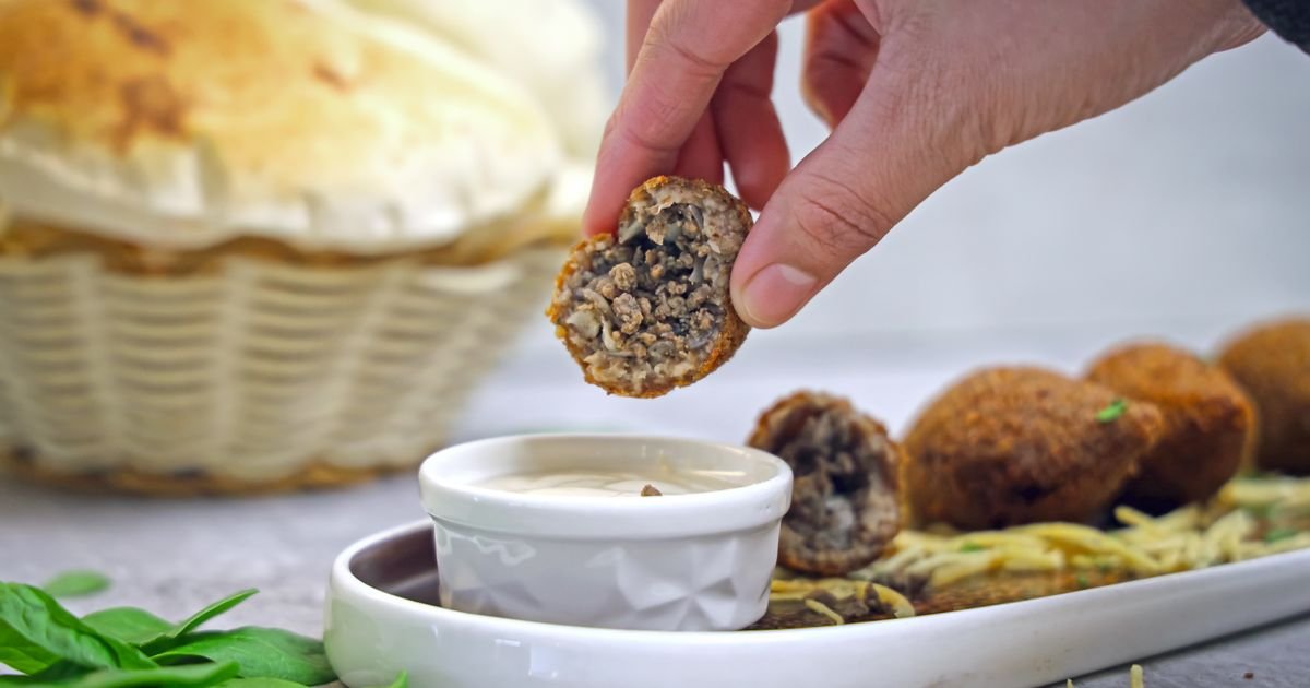 The Ultimate Spinach Artichoke Dip with Crispy Pita Chips Recipe