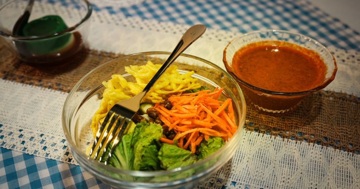 The Ultimate Turkey Lettuce Wrap Bowls with Sriracha You'll Crave Daily