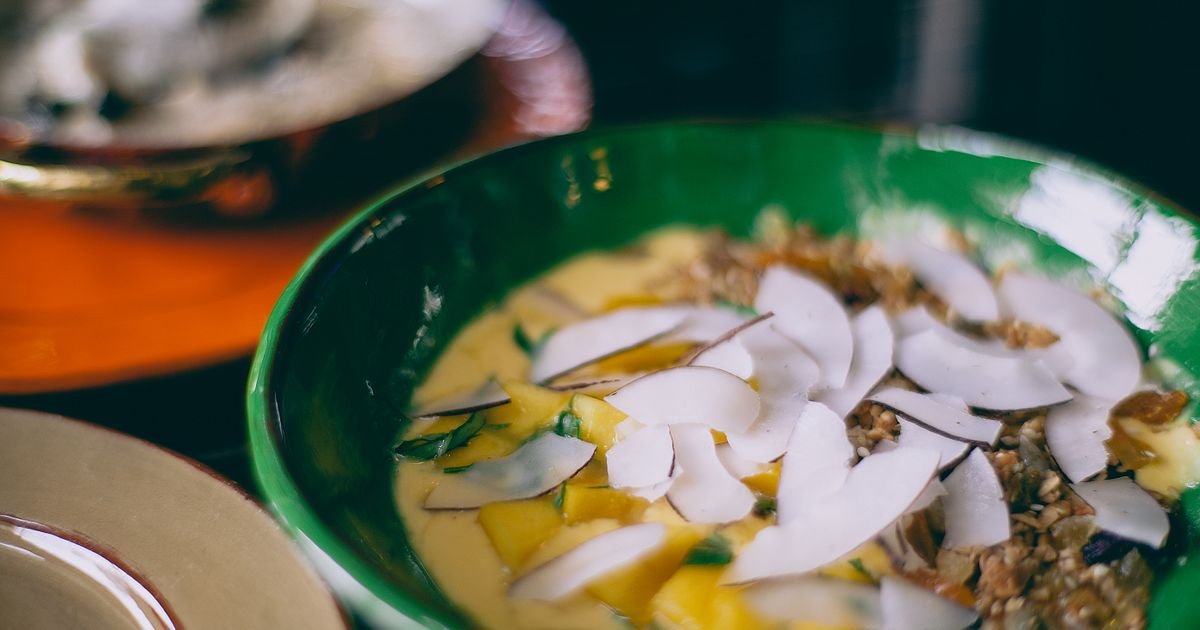 Mango Coconut Smoothie Bowl: Tropical Perfection in Every Bite