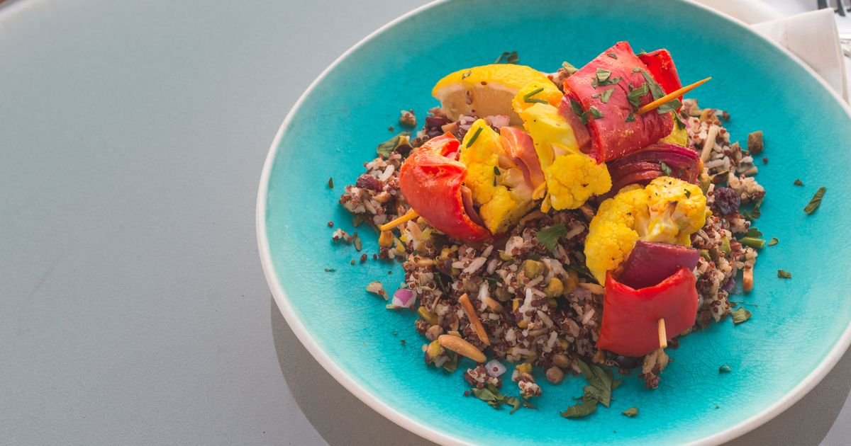 Greek Salad with Grilled Chicken: The Ultimate Healthy Recipe You’ll Crave Daily